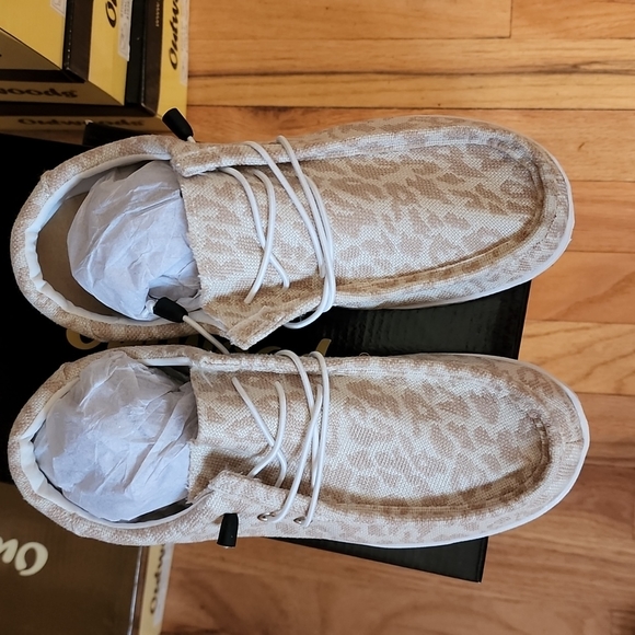 Boutique Shoes Hey Dude Look Alike Beige Tan Wendy Corduroy Faux